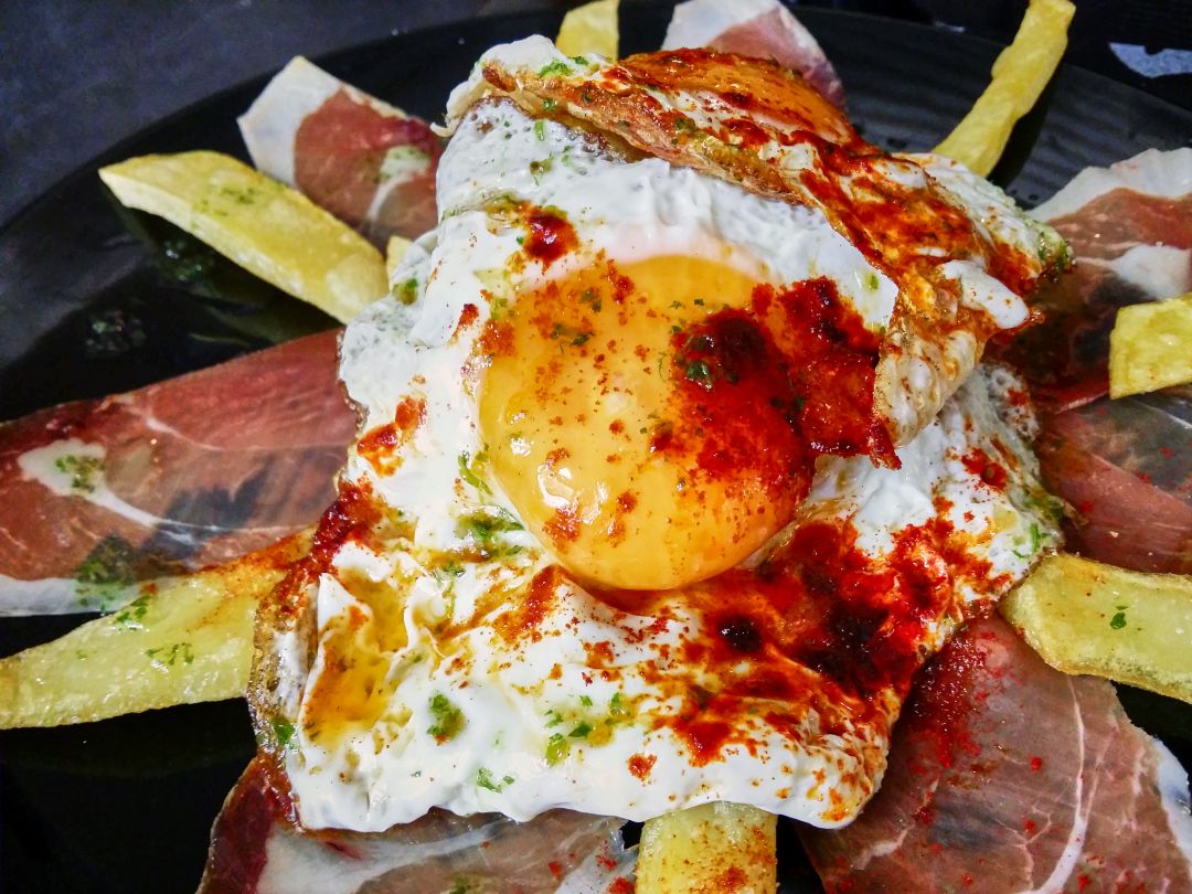 Los huevos rotos son originarios de Canarias, según 'The New York Times' Los huevos rotos son originarios de Canarias, según 'The New York Times'