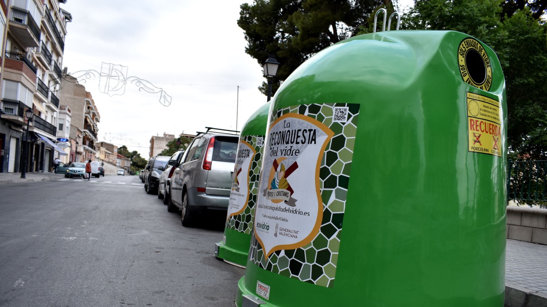 "La reconquista del vidrio" vuelve a Petrer durante los Moros y Cristianos para fomentar el reciclado