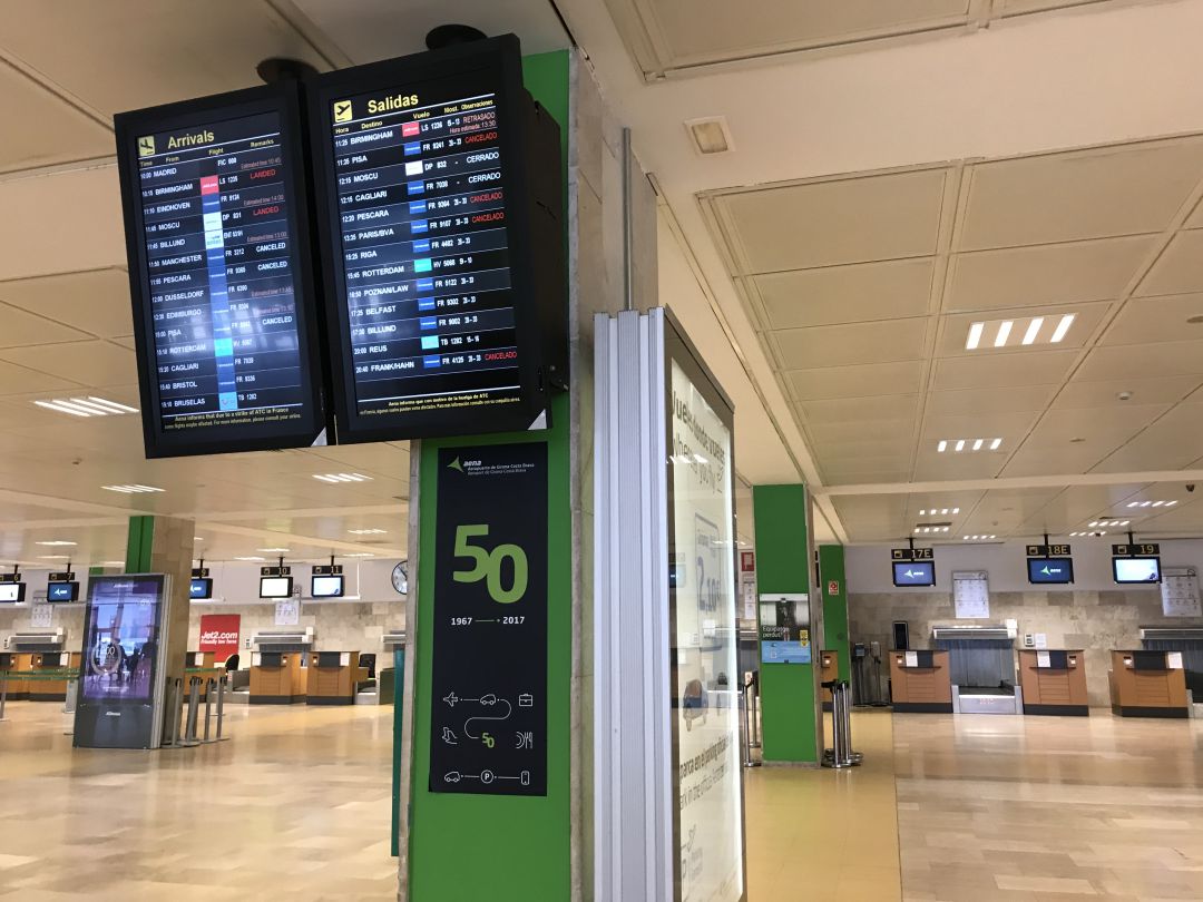 Vestíbol de l'aeroport de Girona Vestíbol de l'aeroport de Girona