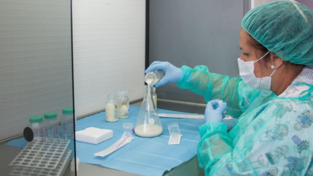 El Hospital Juan Ramón Jiménez promueve la donación de leche materna