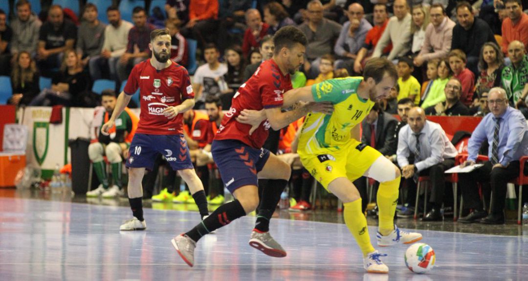 Momento del encuentro entre Osasuna Magna y Jaén Paraíso Interior FS. Momento del encuentro entre Osasuna Magna y Jaén Paraíso Interior FS.