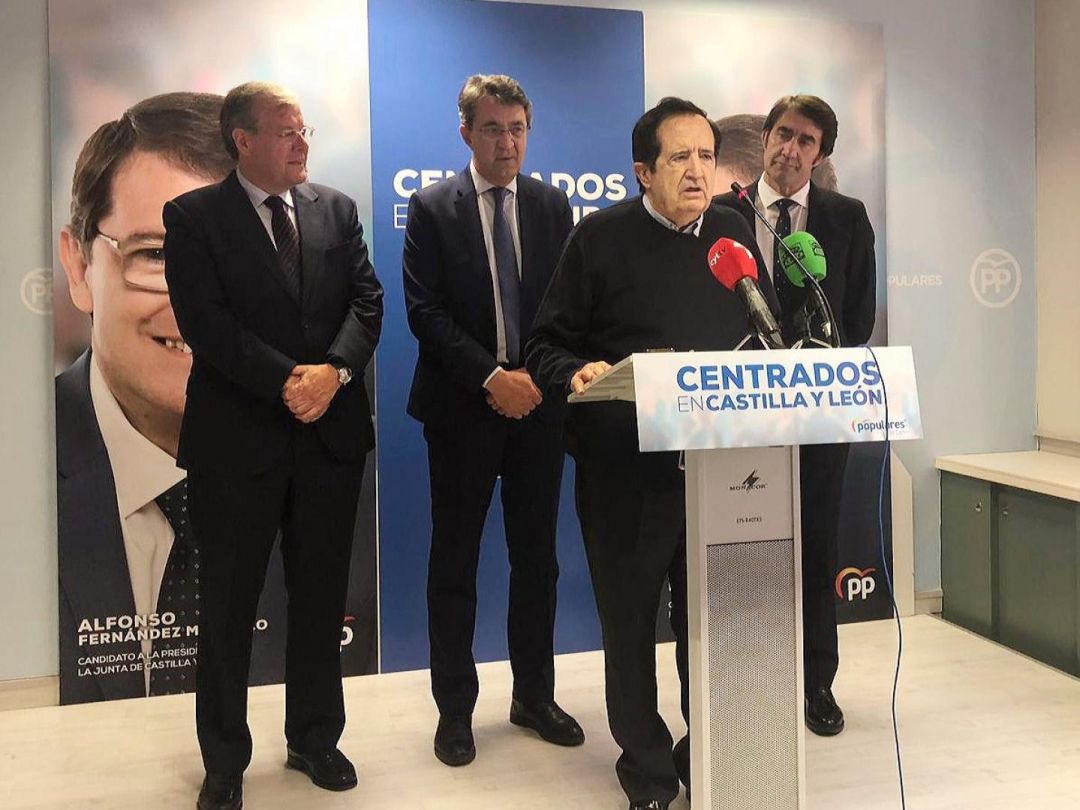 Juan José Lucas pide a los leoneses que concentren en el PP el voto de la derecha Juan José Lucas pide a los leoneses que concentren en el PP el voto de la derecha
