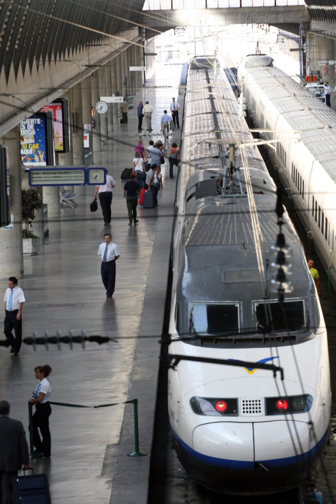 Renfe programa más de 11.000 plazas adicionales para ir a Sevilla a la Final de la Copa del Rey
Estación del AVE en Sevilla, en una imagen de archivo.
Renfe programa más de 11.000 plazas adicionales para ir a Sevilla a la Final de la Copa del Rey
Estación del AVE en Sevilla, en una imagen de archivo.