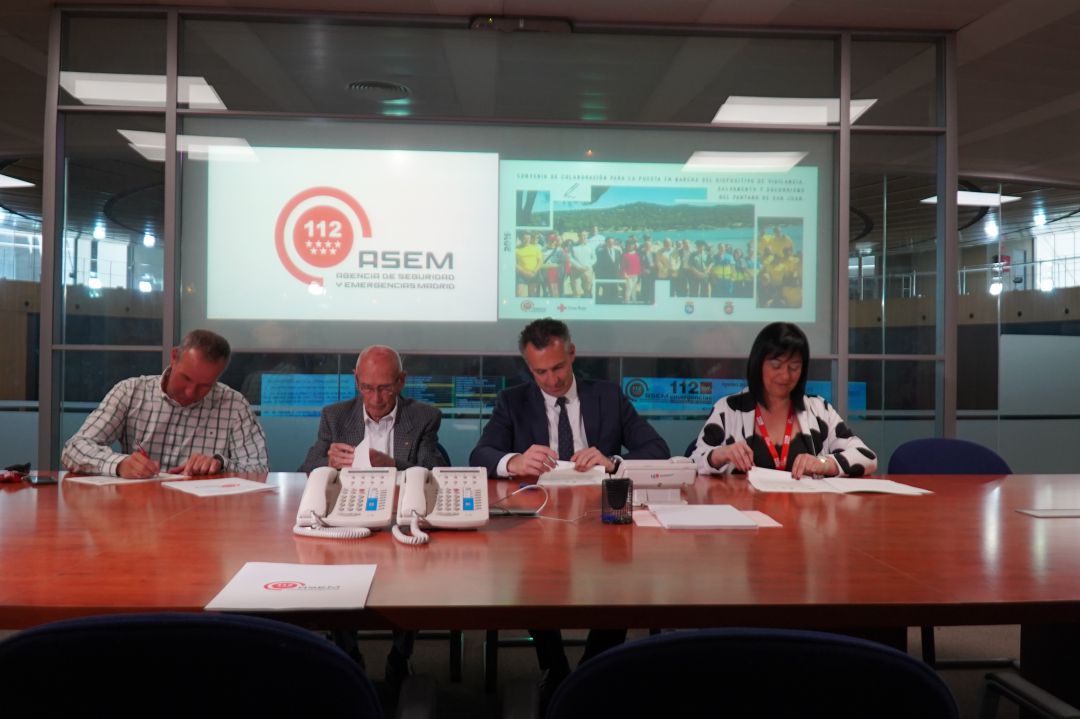 Firma del convenio para reforzar la seguridad en el pantano de San Juan Firma del convenio para reforzar la seguridad en el pantano de San Juan