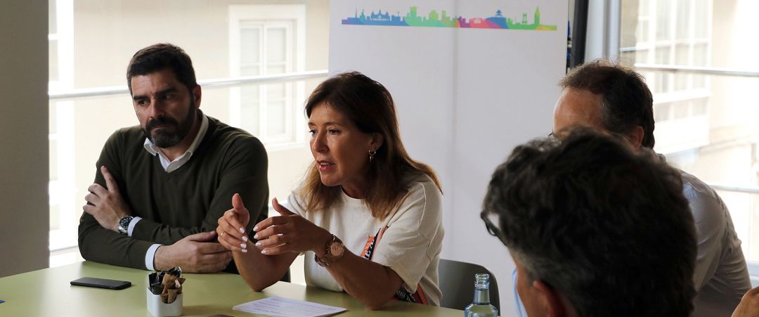 El PP de A Coruña anuncia ayudas al transporte escolar y la apertura de las instalaciones de los colegios a los barrios El PP de A Coruña anuncia ayudas al transporte escolar y la apertura de las instalaciones de los colegios a los barrios