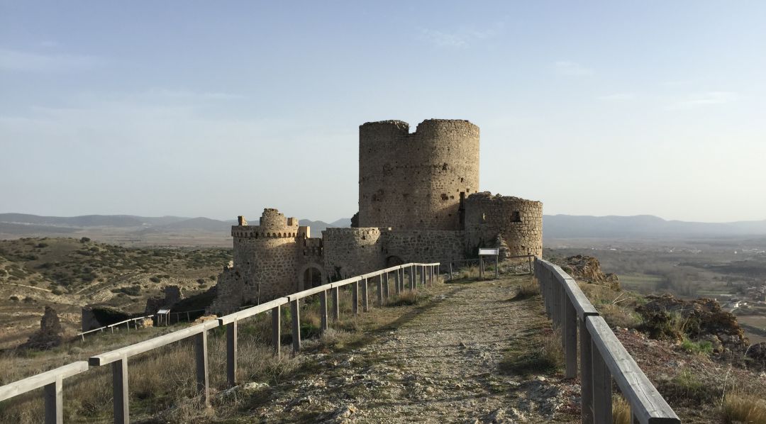 Castillo de Moya, aún en la lista roja del patrimonio conquense. Castillo de Moya, aún en la lista roja del patrimonio conquense.