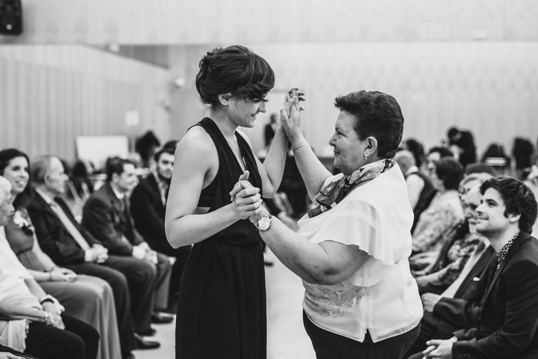 Recordar, del latín re-cordis: volver a pasar por el corazón Recordar, del latín re-cordis: volver a pasar por el corazón