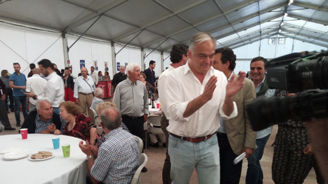González Pons: "Para frenar a la extrema derecha se ha dado el Gobierno de España a la extrema izquierda"