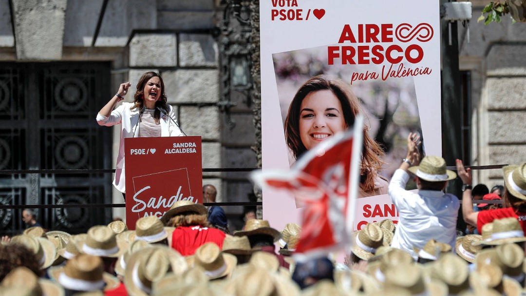 Gómez se reivindica como la alcaldesa que representa lo que quiere someter la extrema derecha