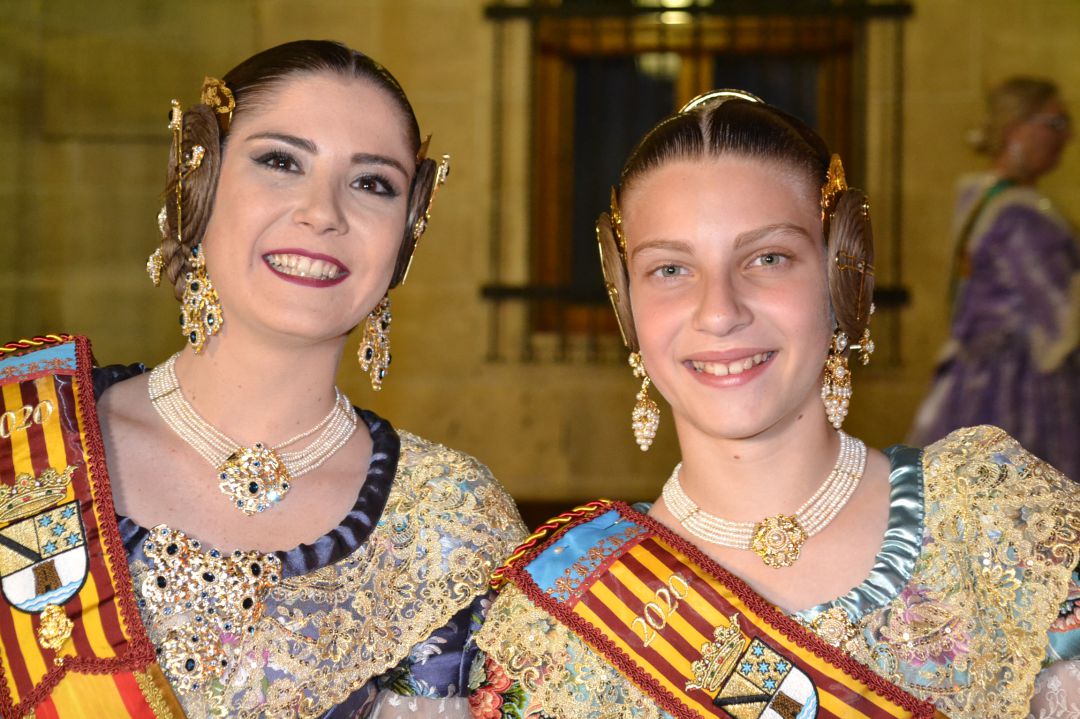 Safir Malonda (i) y Martina Gimeno (d), Falleras Mayores de Dénia. Safir Malonda (i) y Martina Gimeno (d), Falleras Mayores de Dénia.
