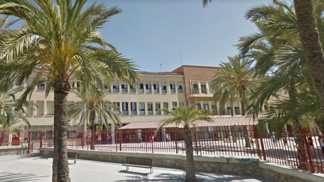 Compromís instalará placas solares en todos los colegios de Elche