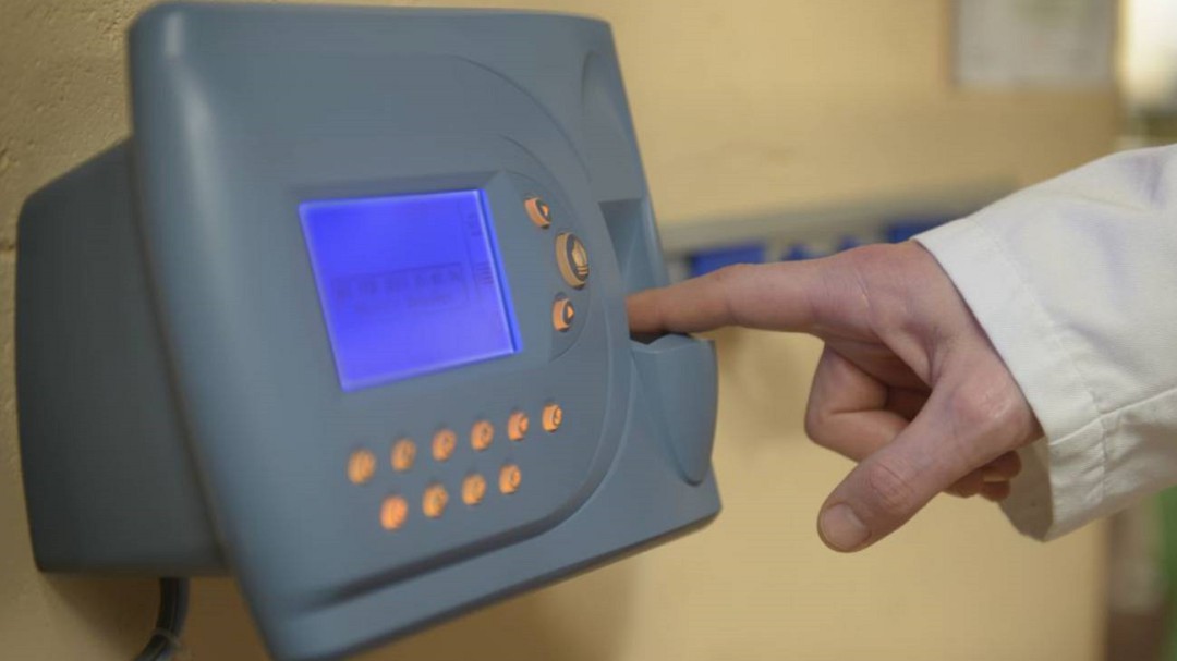 Patronal y sindicatos valoran el nuevo sistema de registro de jornada laboral