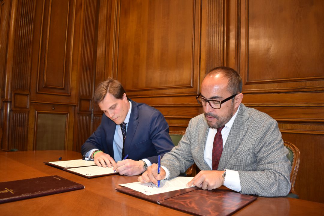 Diputación y el Colegio de Farmacéuticos renuevan su colaboración para la mejora de adherencia terapéutica a pacientes dependientes del medio rural Diputación y el Colegio de Farmacéuticos renuevan su colaboración para la mejora de adherencia terapéutica a pacientes dependientes del medio rural
