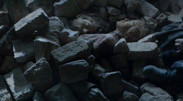 Cersei y Jaime bajo los escombros. Cersei y Jaime bajo los escombros.
