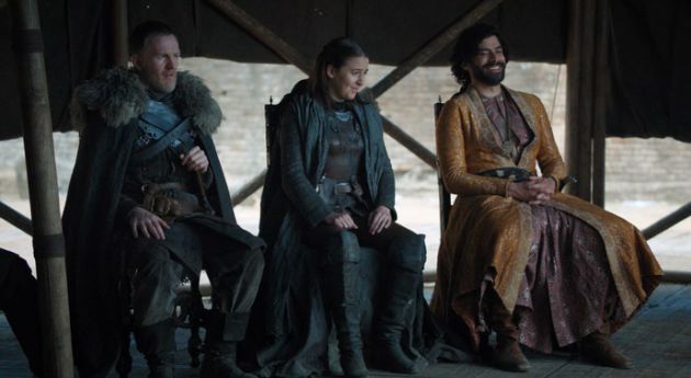 Norteño sin identificar (i), Yara Greyjoy (c), nuevo príncipe de Dorne (d). Norteño sin identificar (i), Yara Greyjoy (c), nuevo príncipe de Dorne (d).