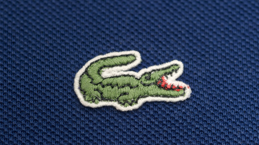 El cocodrilo de Lacoste desaparece de los polos por una buena causa