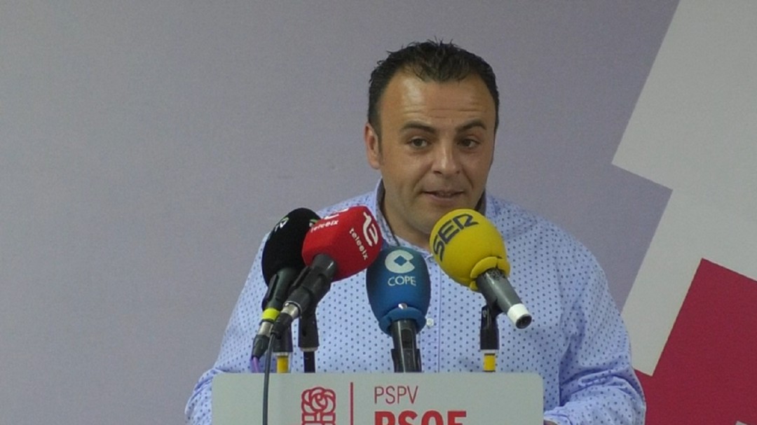 PSOE: "Elche no se merece un alcalde a tiempo parcial con Pablo Ruz"