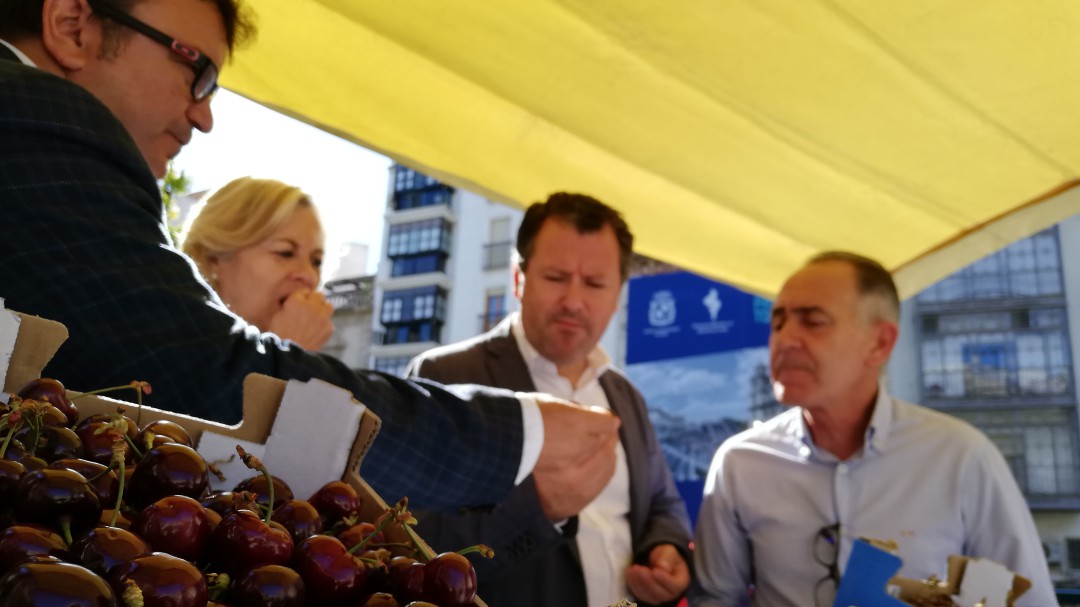 Las cerezas de Torres y Castillo de Locubín, de gira por Jaén