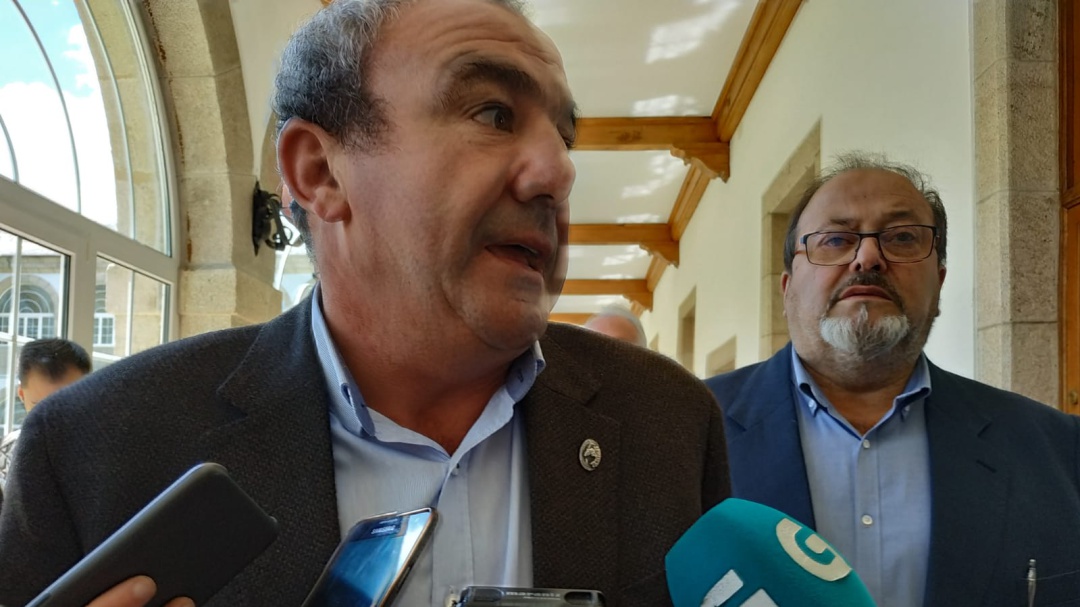 Campos dice que está siendo investigado por "un tema de saneamiento", en el Concello de A Pontenova donde es alcalde