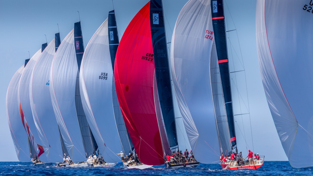 El Azzurra se impone en la primera jornada de la Menorca 52 SUPER SERIES