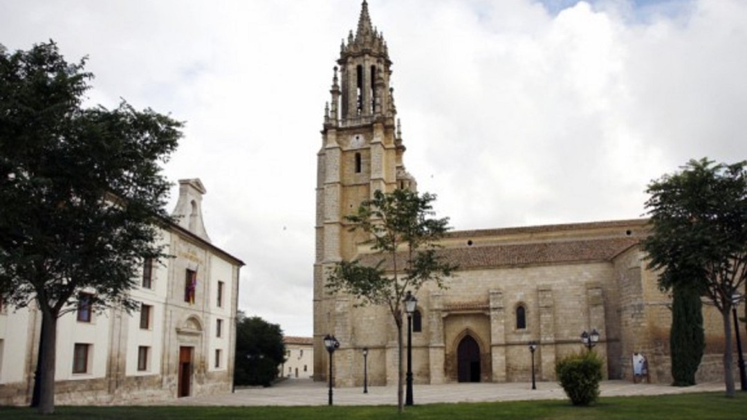 La Junta contratará las obras de restauración de la torre de la Colegiata de San Miguel en Ampudia