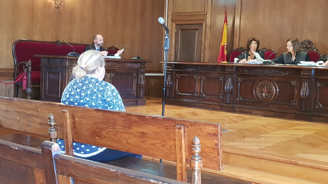 Juzgan a una mujer por echar de casa a su madre
