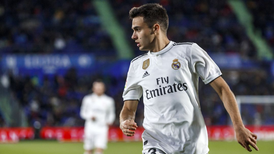 El lateral del Madrid afirma "no saber lo que va a pasar", pero estar "muy contento y tranquilo" El lateral del Madrid afirma "no saber lo que va a pasar", pero estar "muy contento y tranquilo"