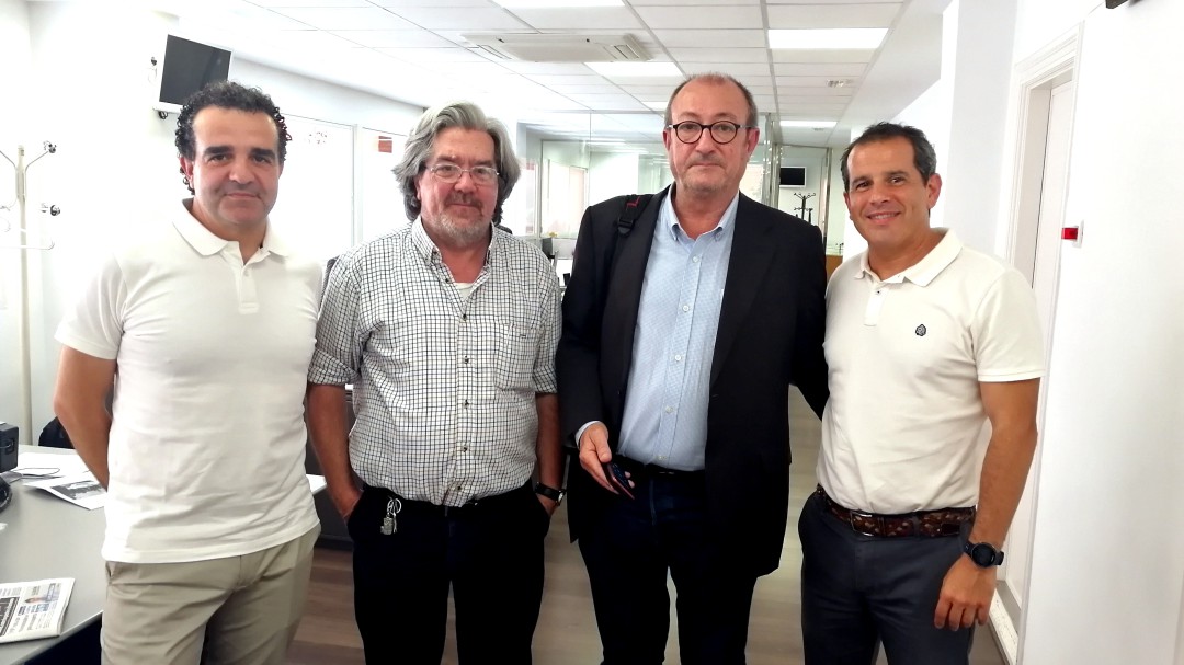 Pocas propuestas y muchas ocurrencias para una campaña descafeinada