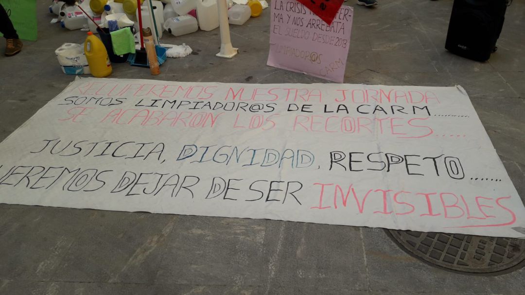 Las trabajadoras de la limpieza de la Comunidad exigen recuperar el salario y los efectivos "recortados" por la crisis Las trabajadoras de la limpieza de la Comunidad exigen recuperar el salario y los efectivos "recortados" por la crisis
