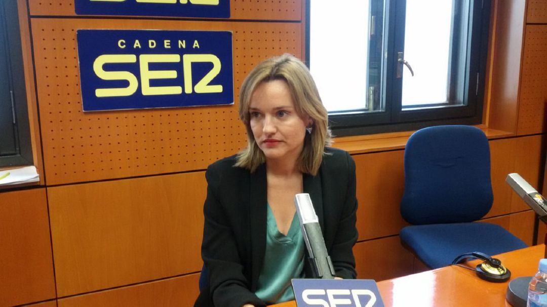 Pilar Alegría, en los estudios de Radio Zaragoza Pilar Alegría, en los estudios de Radio Zaragoza