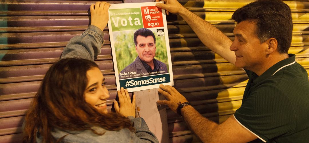 Pegada de carteles en campaña electoral Pegada de carteles en campaña electoral