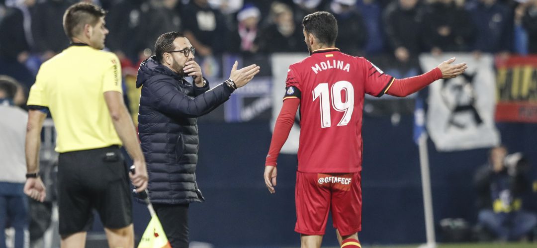 Bordalás da instrucciones a Jorge Molina durante un partido de esta temporada. Bordalás da instrucciones a Jorge Molina durante un partido de esta temporada.