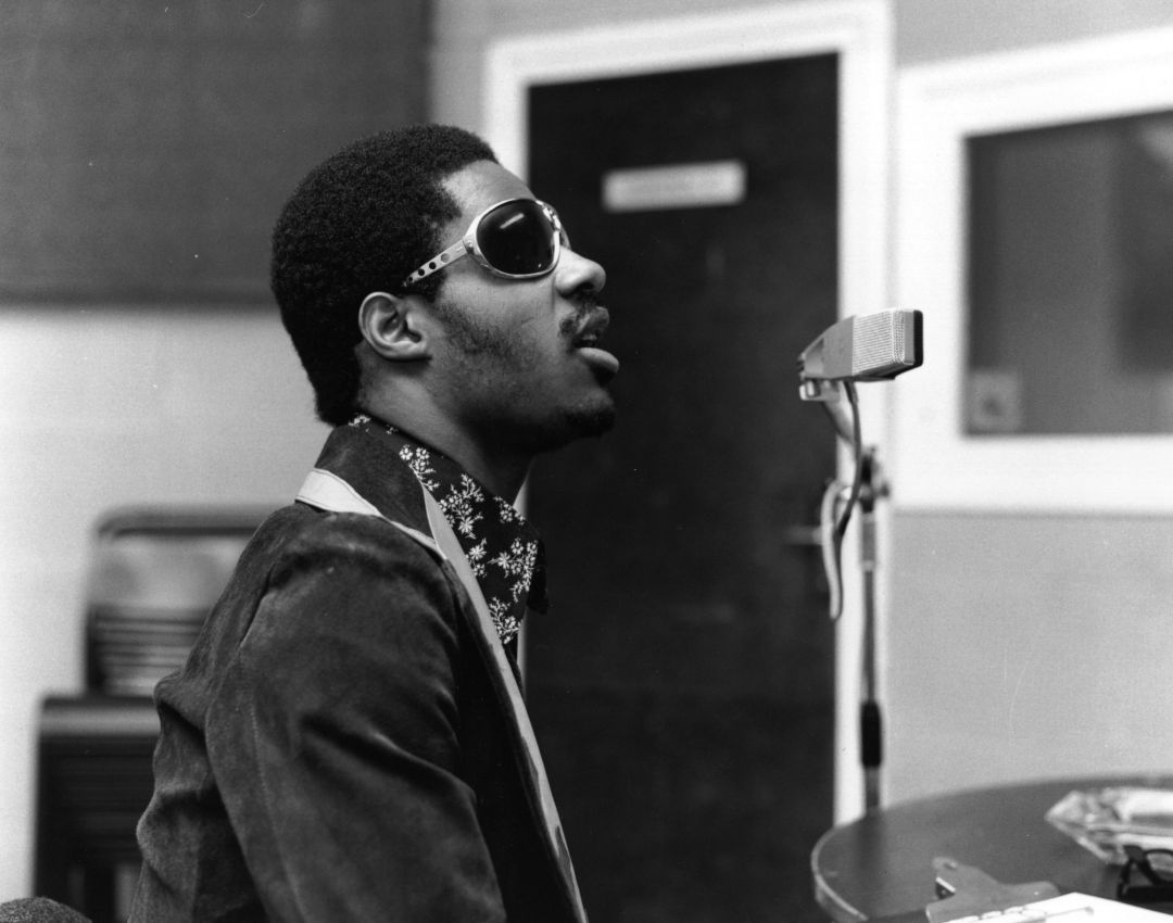 Stevie Wonder en el estudio en una fotografía de 1972 Stevie Wonder en el estudio en una fotografía de 1972