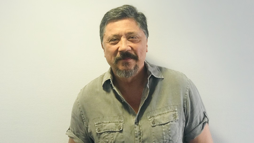 Carlos Bardem: "La gente que vive en la precariedad y tiene que aceptar trabajos basura, está en una zona colindante con la esclavitud"