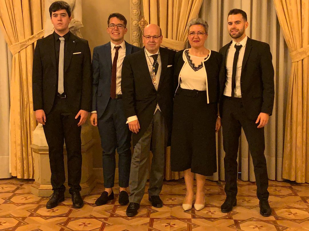 Foto de familia tras el discurso de ingreso Foto de familia tras el discurso de ingreso