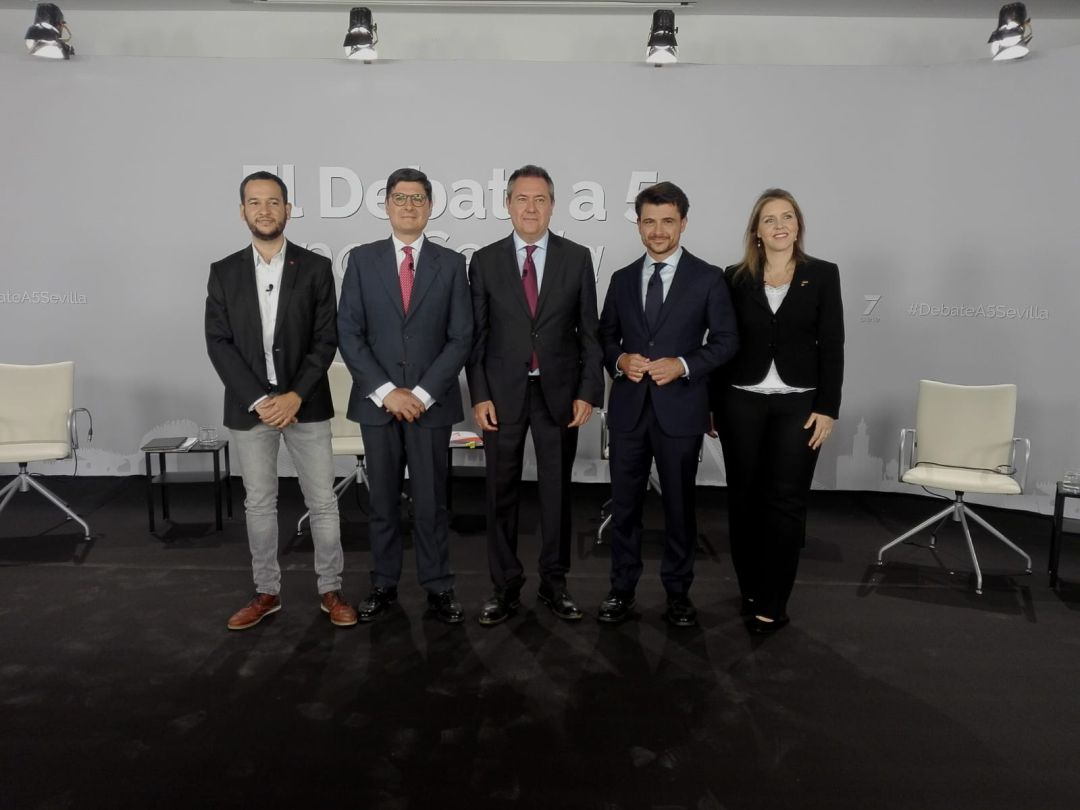 El debate a cinco deriva en un 'cuatro contra uno': El debate a cinco deriva en un 'cuatro contra uno' El debate a cinco deriva en un 'cuatro contra uno': El debate a cinco deriva en un 'cuatro contra uno'