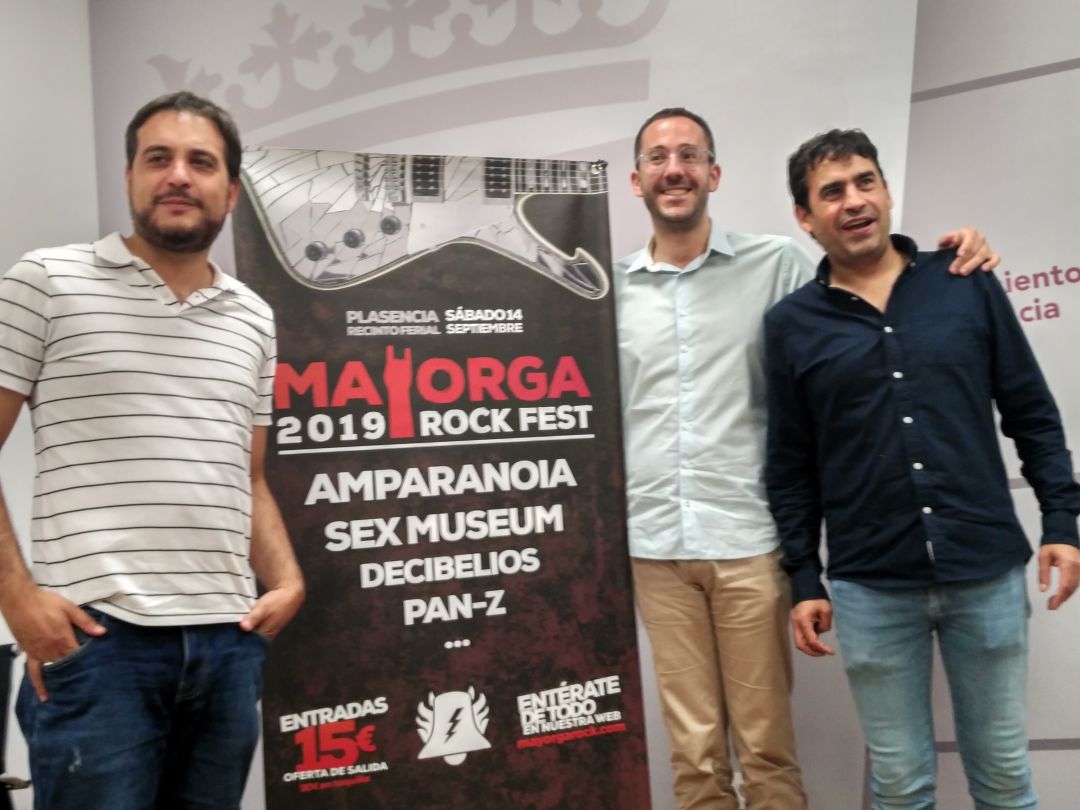 Sergio Martínez (izq) junto al concejal de juventud y el técnico de junventud (dcha) Sergio Martínez (izq) junto al concejal de juventud y el técnico de junventud (dcha)