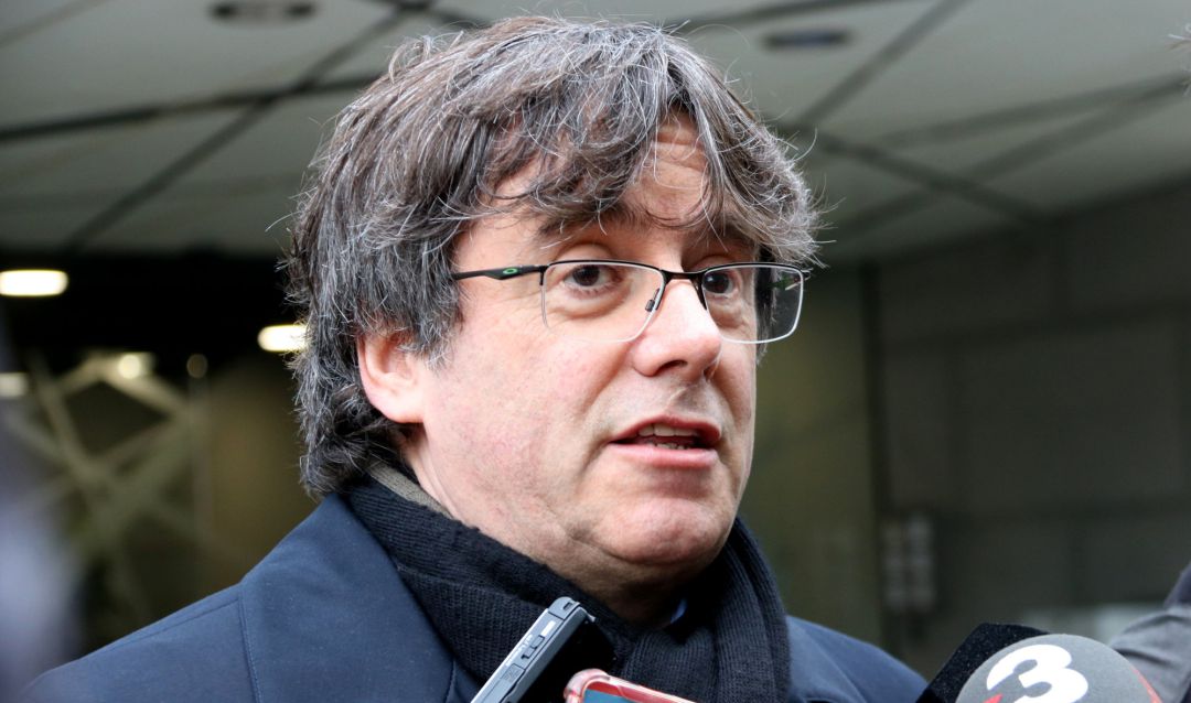 Carles Puigdemont durant una atenció als mitjans a Brussel Carles Puigdemont durant una atenció als mitjans a Brussel
