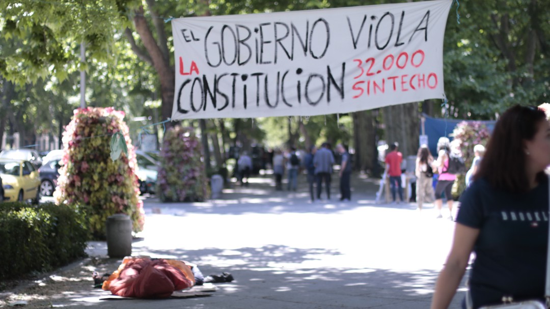 "Invito a los políticos a que duerman un día en la calle y vean lo que pasamos"