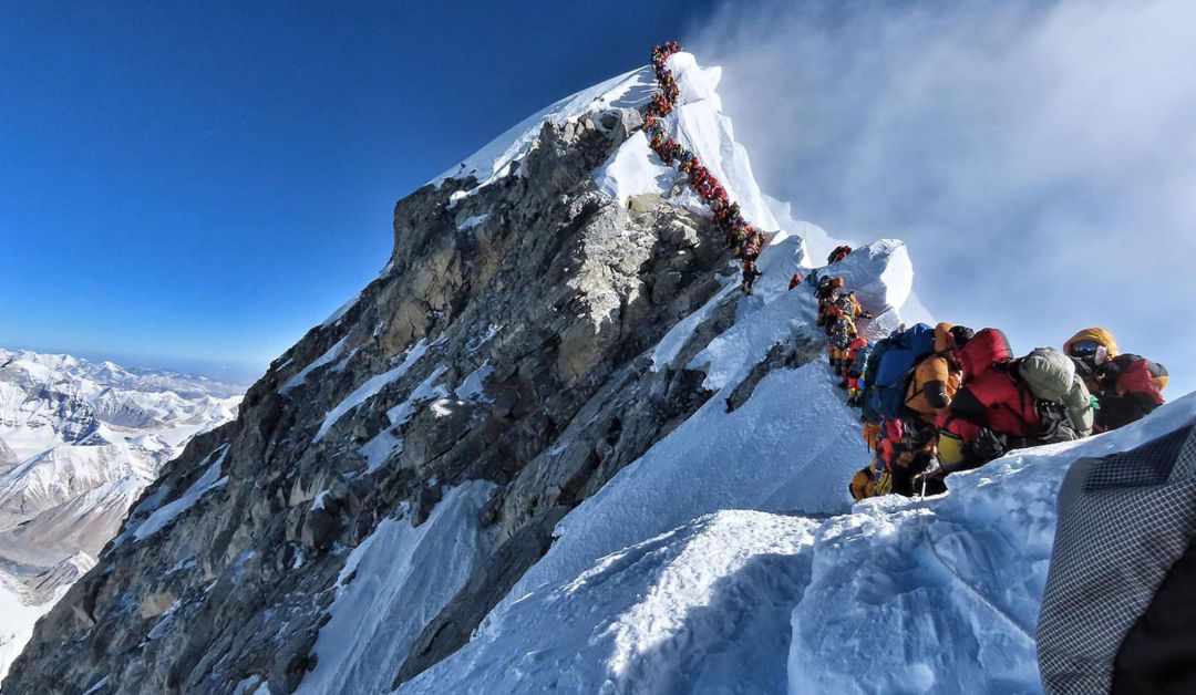 Cola para ascender al Everest Cola para ascender al Everest