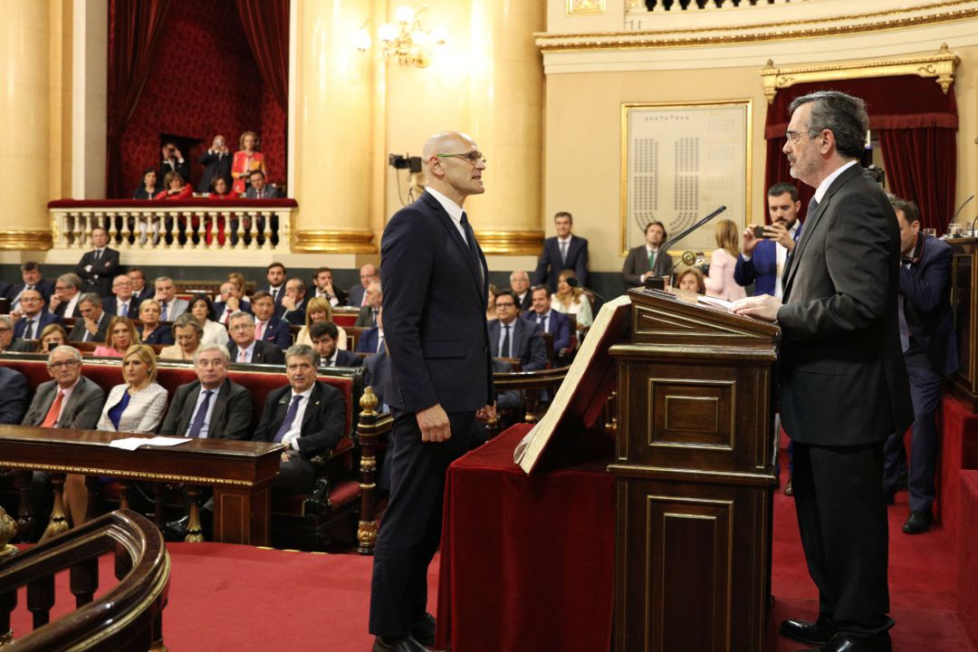 El exconsejero de Asuntos Exteriores de la Generalitat y preso independentista Raül Romeva (ERC), frente al nuevo presidente del Senado, Manuel Cruz (PSOE), durante la constitución de la XIII Legislatura del Senado
El exconsejero de Asuntos Exteriores de la Generalitat y preso independentista Raül Romeva (ERC), frente al nuevo presidente del Senado, Manuel Cruz (PSOE), durante la constitución de la XIII Legislatura del Senado