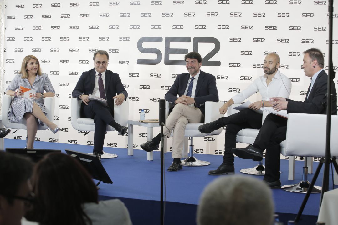 De izquierda a derecha: Mari Carmen Sánchez (Ciudadanos), Paco Sanguino (PSOE), Luis Barcala (PP), Xavier López (Unides Podem - EU) y Natxo Bellido (Compromís) De izquierda a derecha: Mari Carmen Sánchez (Ciudadanos), Paco Sanguino (PSOE), Luis Barcala (PP), Xavier López (Unides Podem - EU) y Natxo Bellido (Compromís)