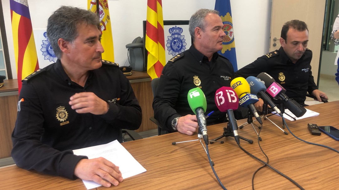 Los detenidos por los incendios planeaban atentar contra los agentes que les investigaban