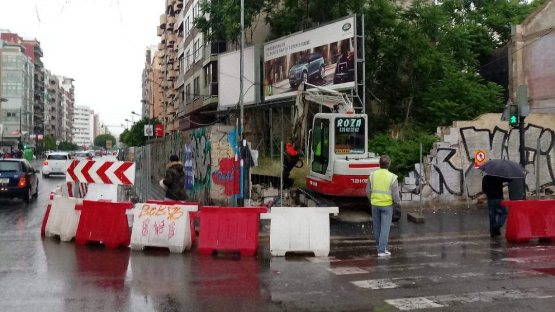 Comienzan las obras para ampliar la acera de la calle San Vicente con Amparo Iturbi