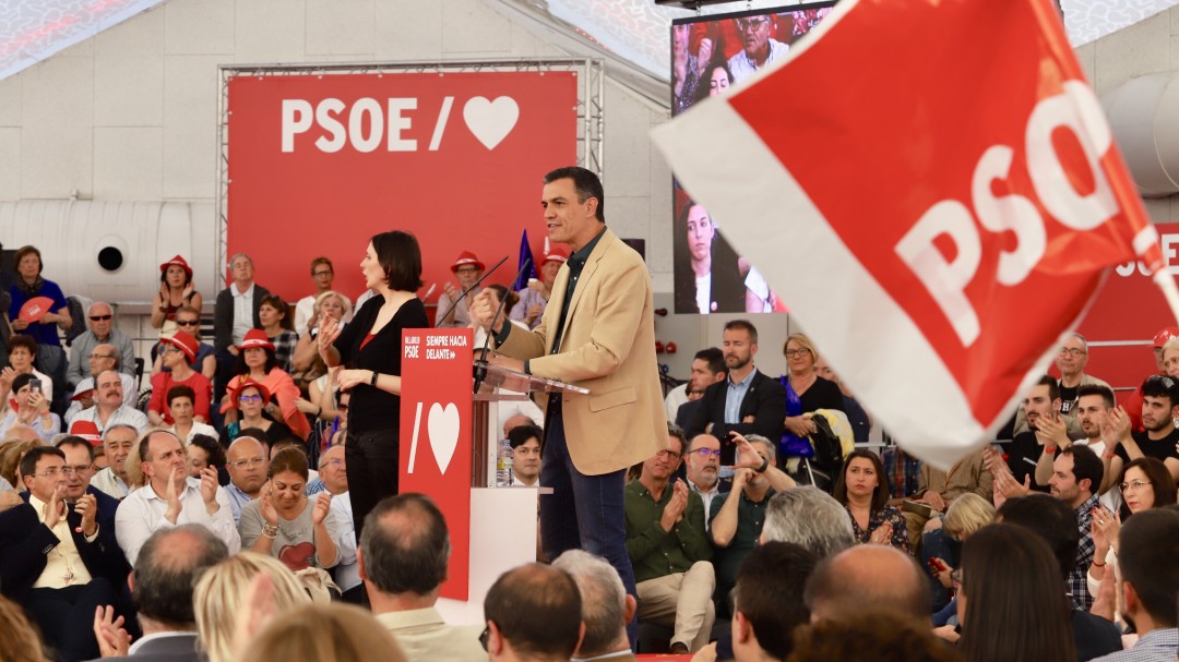Sánchez llama al voto para "acabar con 32 años de corrupción del PP en Castilla y León"