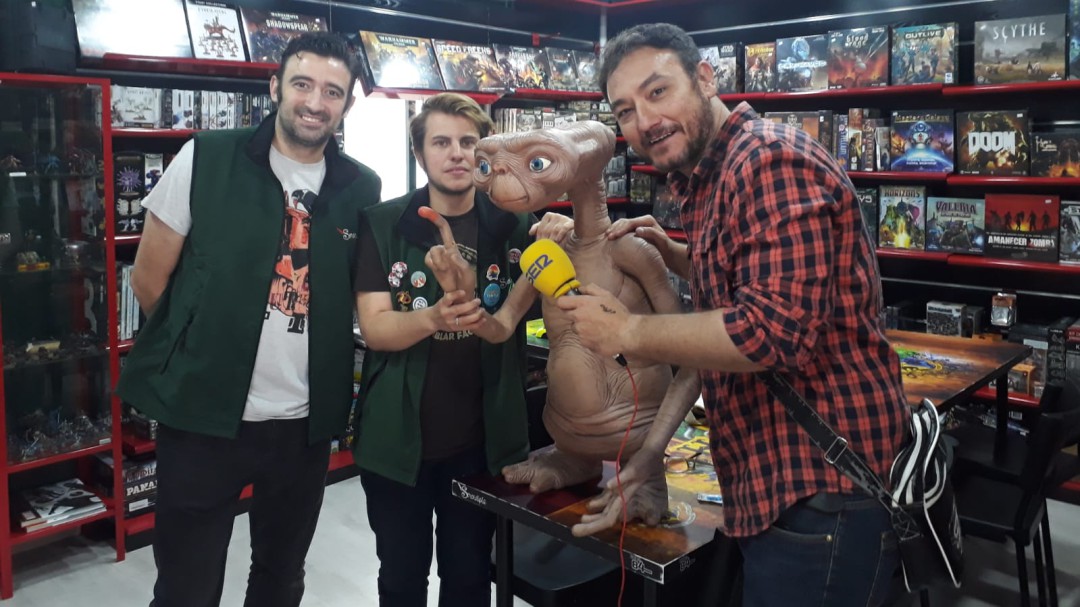 HemtaHghach jaj Geek
(Feliz Día del Orgullo Friki)