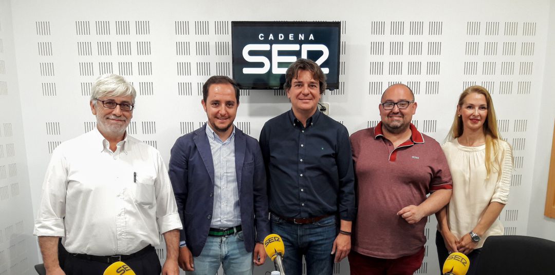 De izquierda a derecha, los candidatos de Unidas Podemos – IU- Ganar Fuenlabrada (Pedro Vigil), PP (Sergio López), PSOE (el actual alcalde, Javier Ayala), Actúa-La Izquierda hoy (Oscar Valero) y Ciudadanos (Patricia de Frutos). De izquierda a derecha, los candidatos de Unidas Podemos – IU- Ganar Fuenlabrada (Pedro Vigil), PP (Sergio López), PSOE (el actual alcalde, Javier Ayala), Actúa-La Izquierda hoy (Oscar Valero) y Ciudadanos (Patricia de Frutos).