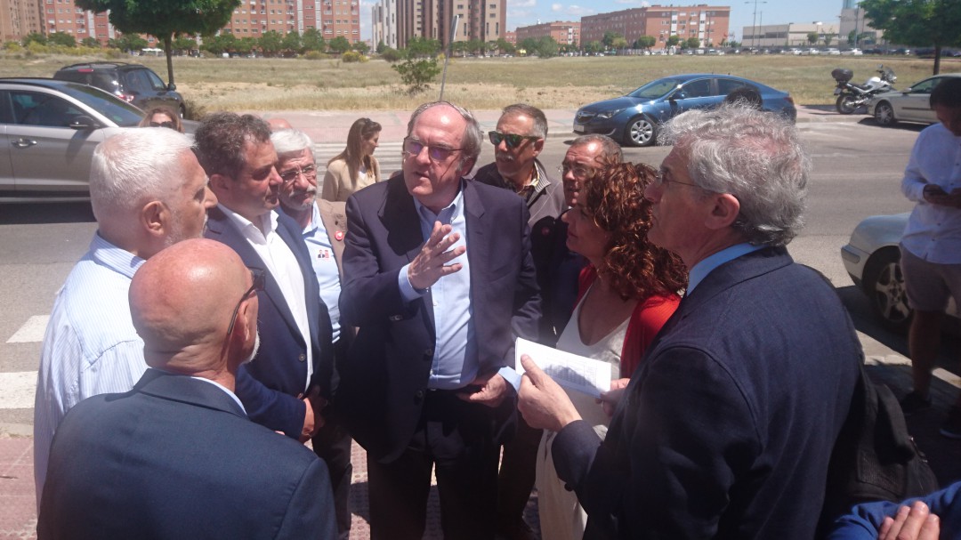 Gabilondo se compromete a levantar el Centro de Salud de Parla Este