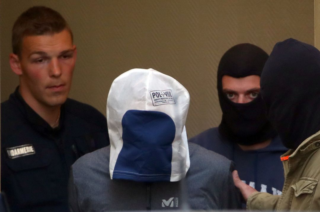 El exdirigente terrorista Josu Ternera escoltado por la policía francesa. El exdirigente terrorista Josu Ternera escoltado por la policía francesa.