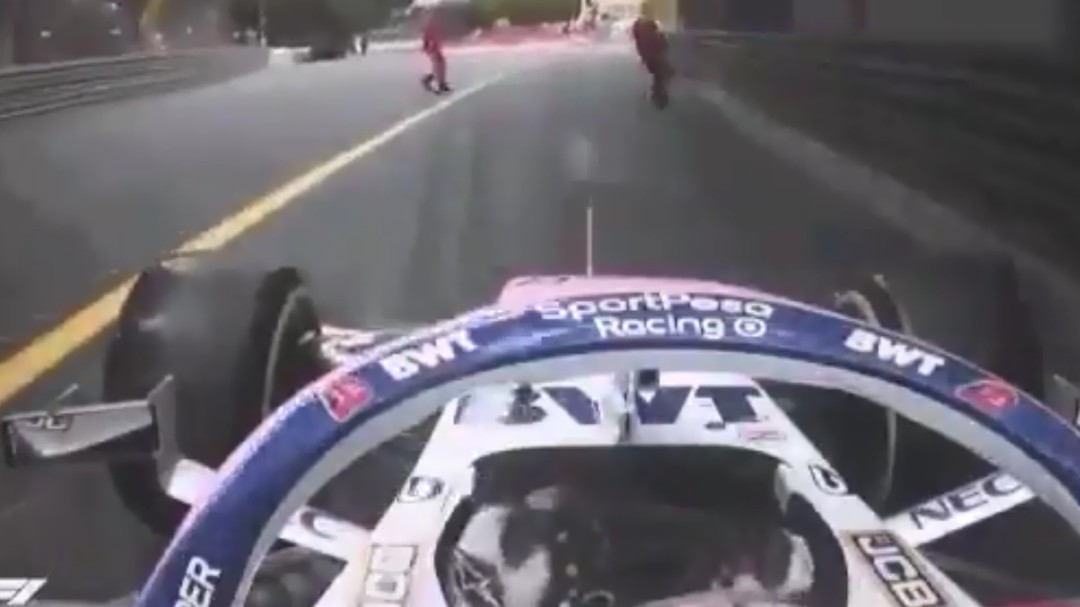 'Checo' Pérez evitó atropellar a dos operarios en Mónaco
